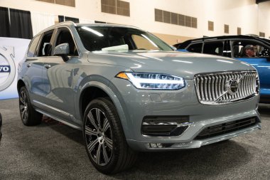 Toledo, Ohio, ABD - 02.07.2020: Büyük Toledo Otomobil Fuarı 2020, The Blade tarafından sunuldu, en yeni araç modelleri ve otomotiv teknolojisinde son gelişmeler.