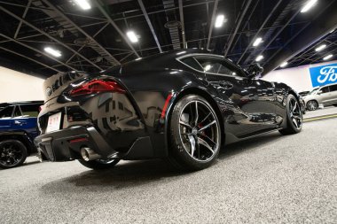 Toledo, Ohio, ABD - 02.07.2020: Büyük Toledo Otomobil Fuarı 2020, The Blade tarafından sunuldu, en yeni araç modelleri ve otomotiv teknolojisinde son gelişmeler.