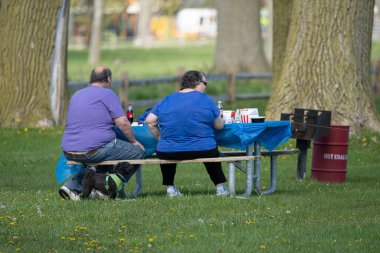 Harrison Township, Michigan, ABD - 20 Mayıs 2020: Covid-19 Corona Virüsü sırasında Michigan Metro Parkı etkinliği.
