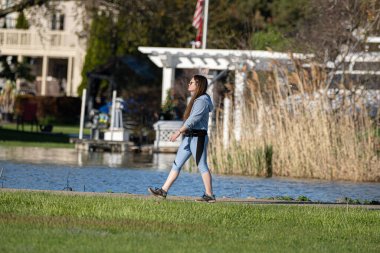 Covid 19 sırasında Michigan Metro Parkı, Corona Virüsü, kadın eğlencesi