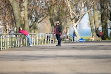 Harrison Township, Michigan / ABD - 13 Mayıs 2020: Corona Virüsü sırasında Michigan Metro Parkı etkinliği.