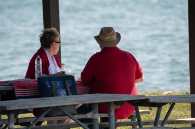 Harrison Township, Michigan, ABD - 08 Nisan 2020: Covid-19 Corona Virüsü sırasında Michigan Metro Parkı etkinliği.