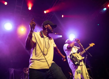 Orlando, Florida, ABD - 09.01.2018: Trae Pierce ve Rahibe Hazel 'ın T Stones açılışı Orlando, Florida' daki House of Blues 'da canlı performans sergiledi.