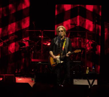 Orlando, Florida, ABD - 06.26.2018: Hall ve Oates, Amway Center 'da Train ile canlı performans sergiliyor.