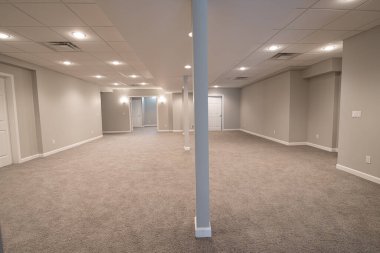 Yeni halı döşendi ve su hasarı onarıldı 