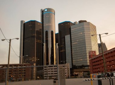 Rönesans merkezi gün batımıyla parlıyor.