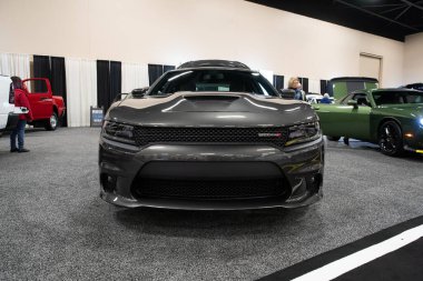 Toledo, Ohio, ABD - 02.07.2020: Büyük Toledo Otomobil Fuarı 2020, The Blade tarafından sunuldu, en yeni araç modelleri ve otomotiv teknolojisinde son gelişmeler.