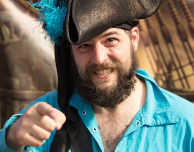 Gülümseyen korsan portresi