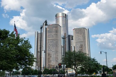 Detroit Ren Cen, güneşli bir günde şehir merkezinde