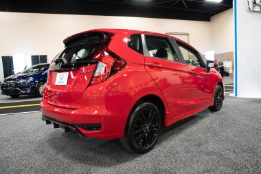 Toledo, Ohio, ABD - 02.07.2020: Büyük Toledo Otomobil Fuarı 2020, The Blade tarafından sunuldu, en yeni araç modelleri ve otomotiv teknolojisinde son gelişmeler.