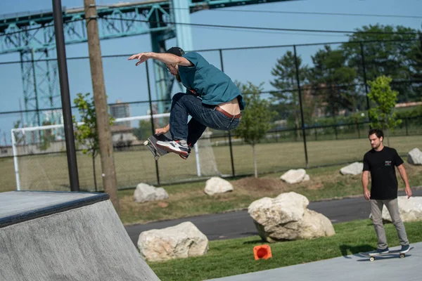 Detroit Michigan Usa 2019 Skaters Practice Skateboard Tricks Detroit Skate — Stock Photo, Image