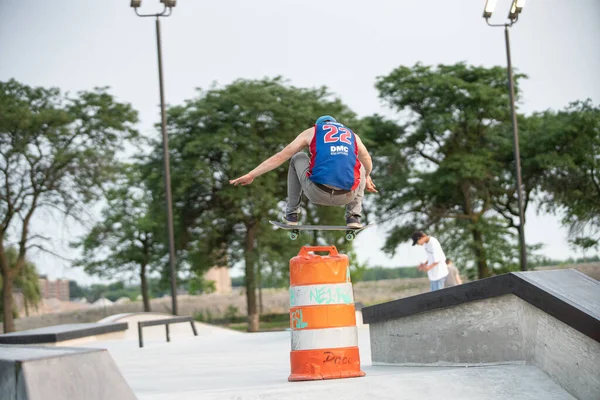 Detroit Michigan Usa 2019 Skaters Practicing Tricks Sunny Day Detroit — Stock Photo, Image