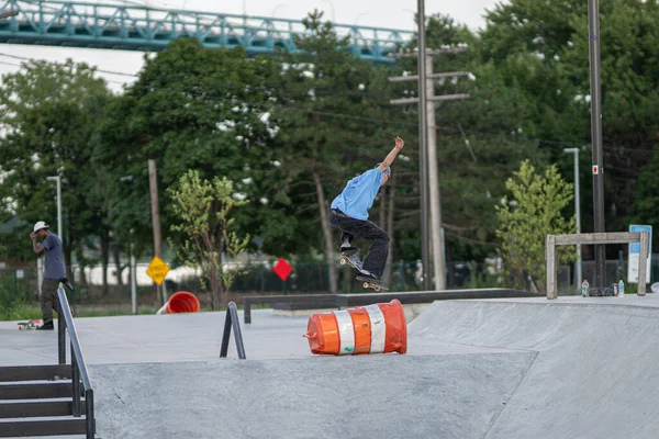 Detroit Michigan Usa 2019 Skaters Practice Tricks Skate Boards Downtown — Stock Photo, Image