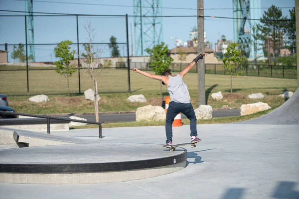 Detroit Michigan Usa 2019 Skridskoåkare Övar Sina Skateboardtrick Detroit Skatepark — Stockfoto