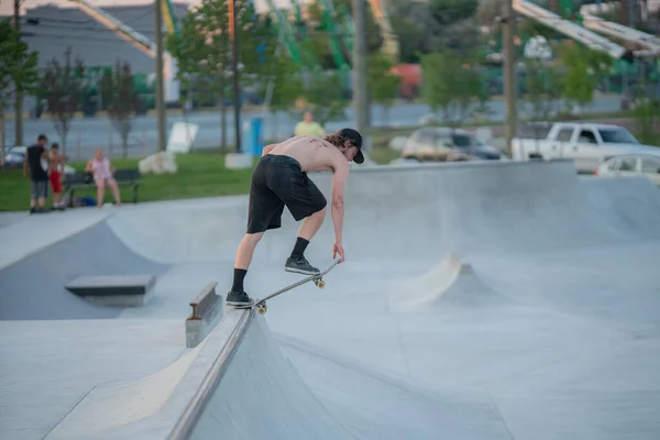 Detroit Michigan Usa 2019 Skaters Performing Tricks Skate Park Детройті — стокове фото