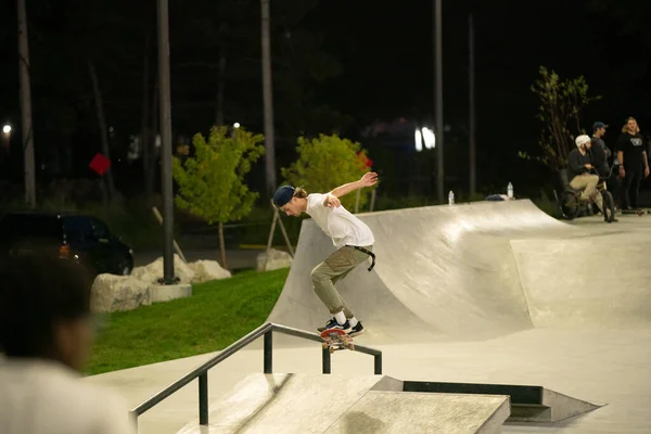 Detroit Michigan Usa 2019 Skaters Bikers Practice Tricks Sunset Skate — Stock Photo, Image