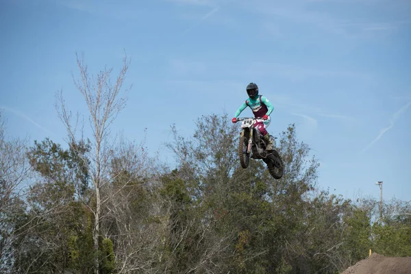 Orlando Florida Usa 2018 Piloti Motocross Praticano Trucchi Abilità Sulle — Foto Stock