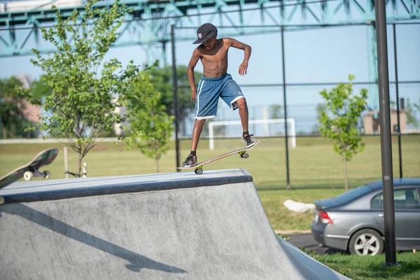 Detroit Michigan Usa 2019 Skater Üben Einem Sonnigen Tag Detroit — Stockfoto