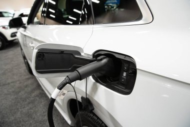 Toledo, Ohio, ABD - 02.07.2020: Büyük Toledo Otomobil Fuarı 2020, The Blade tarafından sunuldu, en yeni araç modelleri ve otomotiv teknolojisinde son gelişmeler.