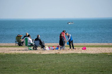 Harrison Township, Michigan, ABD - 25 Nisan 2020: Covid-19 Corona Virüsü sırasında Michigan Metro Parkı etkinliği.