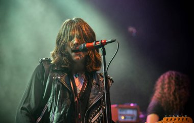 Detroit, Michigan, ABD - 10.20.2018: Clutch özel konuk Sevendust ve açılış grubu Tyler Bryant ve the Shakedown ile Detroit Fillmore 'da canlı performans sergiliyor.