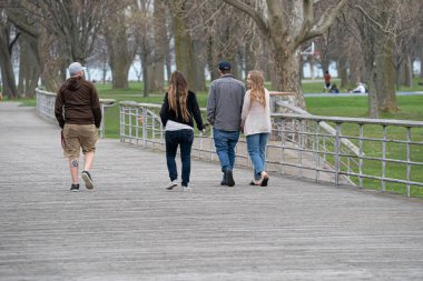 Harrison Township, Michigan, ABD - 01 Mayıs 2020: Covid-19 Corona Virüsü sırasında Michigan Metro Parkı etkinliği.