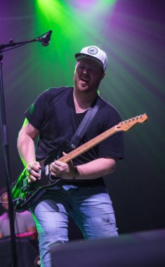 Orlando, Florida, ABD - 10.04.2017: Robert Randolph ve Aile Grubu Plaza Tiyatrosu 'nda sahne aldı.