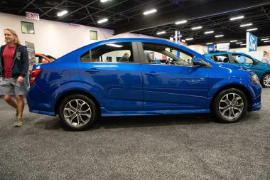 Toledo, Ohio, ABD - 02.07.2020: Büyük Toledo Otomobil Fuarı 2020, The Blade tarafından sunuldu, en yeni araç modelleri ve otomotiv teknolojisinde son gelişmeler.