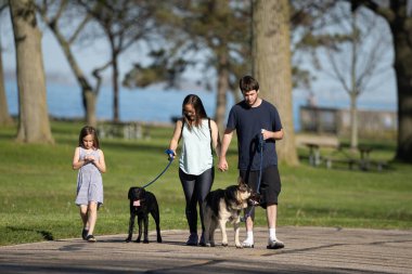 Harrison Township, Michigan, ABD - 20 Mayıs 2020: Covid-19 Corona Virüsü sırasında Michigan Metro Parkı etkinliği.