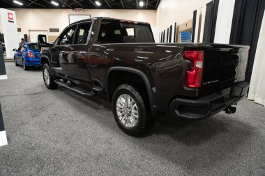 Toledo, Ohio, ABD - 02.07.2020: Büyük Toledo Otomobil Fuarı 2020, The Blade tarafından sunuldu, en yeni araç modelleri ve otomotiv teknolojisinde son gelişmeler.