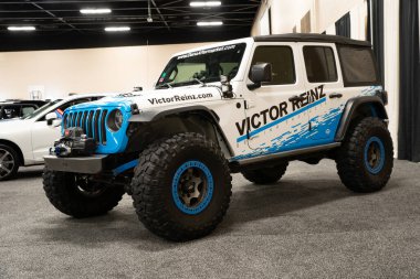 Toledo, Ohio, ABD - 02.07.2020: Büyük Toledo Otomobil Fuarı 2020, The Blade tarafından sunuldu, en yeni araç modelleri ve otomotiv teknolojisinde son gelişmeler.