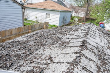 Çatı kiremitlerinin değiştirilmesi gerekiyor