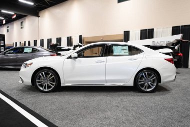 Toledo, Ohio, ABD - 02.07.2020: Büyük Toledo Otomobil Fuarı 2020, The Blade tarafından sunuldu, en yeni araç modelleri ve otomotiv teknolojisinde son gelişmeler.
