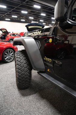 Toledo, Ohio, ABD - 02.07.2020: Büyük Toledo Otomobil Fuarı 2020, The Blade tarafından sunuldu, en yeni araç modelleri ve otomotiv teknolojisinde son gelişmeler.