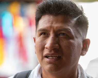 Yakışıklı bir adamın portresi.