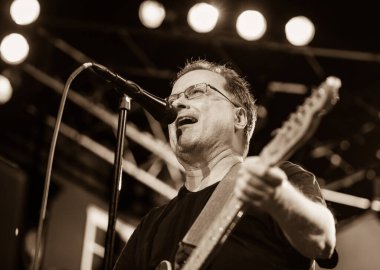 Orlando, Florida, ABD - 07.20.2018: Blues House of Orlando 'da canlı performans sergileyen Vahşi Kadınlar.