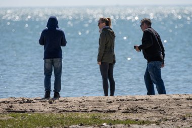 Harrison Township, Michigan / ABD - 3 Nisan 2020: Corona Virüsü sırasında Michigan Metro Parkı etkinliği, sosyal uzaklık emri.