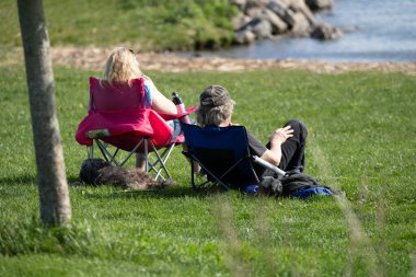 Harrison Township, Michigan, ABD - 20 Mayıs 2020: Covid-19 Corona Virüsü sırasında Michigan Metro Parkı etkinliği.