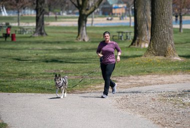 Harrison Township, Michigan / ABD - 13 Mayıs 2020: Corona Virüsü sırasında Michigan Metro Parkı etkinliği.