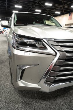 Toledo, Ohio, ABD - 02.07.2020: Büyük Toledo Otomobil Fuarı 2020, The Blade tarafından sunuldu, en yeni araç modelleri ve otomotiv teknolojisinde son gelişmeler.