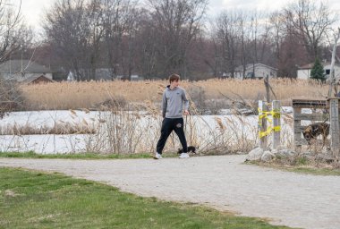 Harrison Township, Michigan / ABD - 19 Nisan 2020: Corona Virüsü sırasında Michigan Metro Parkı etkinliği.