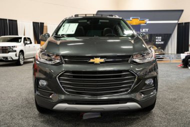 Toledo, Ohio, ABD - 02.07.2020: Büyük Toledo Otomobil Fuarı 2020, The Blade tarafından sunuldu, en yeni araç modelleri ve otomotiv teknolojisinde son gelişmeler.