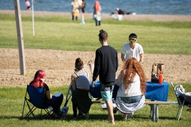 Harrison Township, Michigan, ABD - 31 Mayıs 2020: Covid-19 Corona Virüsü sırasında Michigan Metro Parkı etkinliği.