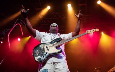 Orlando, Florida, ABD - 09.01.2018: Trae Pierce ve Rahibe Hazel 'ın T Stones açılışı Orlando, Florida' daki House of Blues 'da canlı performans sergiledi.