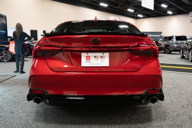 Toledo, Ohio, ABD - 02.07.2020: Büyük Toledo Otomobil Fuarı 2020, The Blade tarafından sunuldu, en yeni araç modelleri ve otomotiv teknolojisinde son gelişmeler.