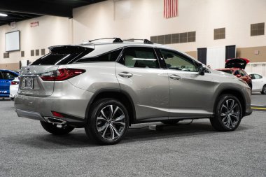 Toledo, Ohio, ABD - 02.07.2020: Büyük Toledo Otomobil Fuarı 2020, The Blade tarafından sunuldu, en yeni araç modelleri ve otomotiv teknolojisinde son gelişmeler.