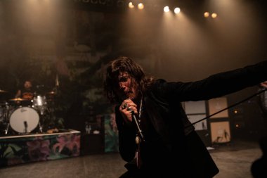 Detroit, Michigan / USA - 04-23-2019: Rival Sons rock grubu Fillmore Detroit 'te canlı performans sergiliyor