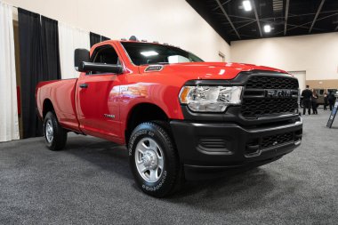 Toledo, Ohio, ABD - 02.07.2020: Büyük Toledo Otomobil Fuarı 2020, The Blade tarafından sunuldu, en yeni araç modelleri ve otomotiv teknolojisinde son gelişmeler.