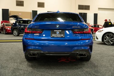 Toledo, Ohio, ABD - 02.07.2020: Büyük Toledo Otomobil Fuarı 2020, The Blade tarafından sunuldu, en yeni araç modelleri ve otomotiv teknolojisinde son gelişmeler.