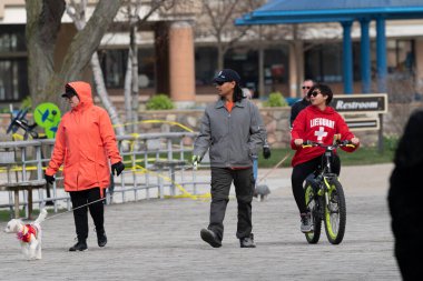 Harrison Township, Michigan / ABD - 19 Nisan 2020: Corona Virüsü sırasında Michigan Metro Parkı etkinliği.